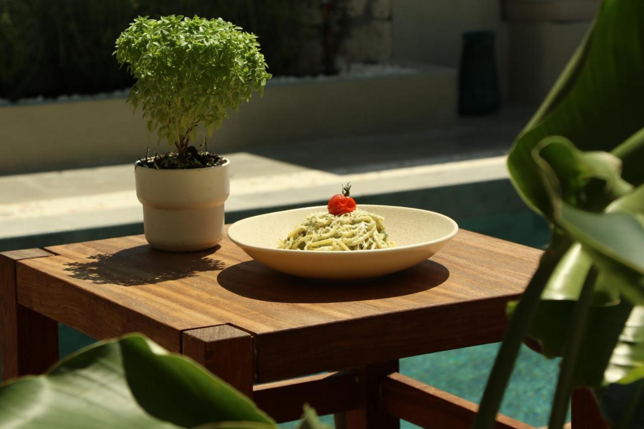 Monk Hotel Alacatı Bagian luar foto
