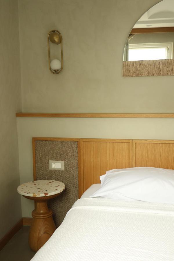 Monk Hotel Alacatı Bagian luar foto
