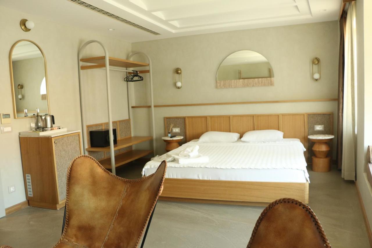 Monk Hotel Alacatı Bagian luar foto
