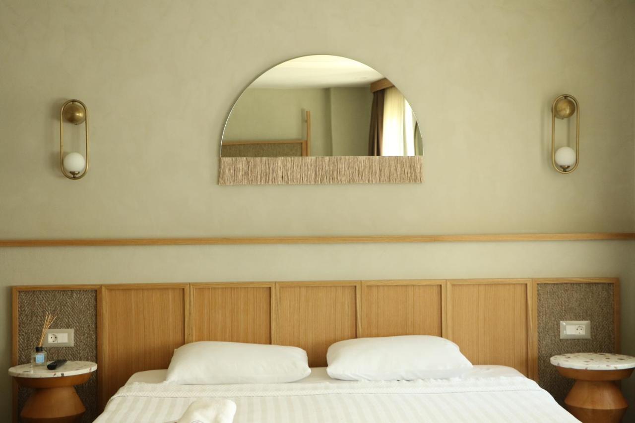 Monk Hotel Alacatı Bagian luar foto