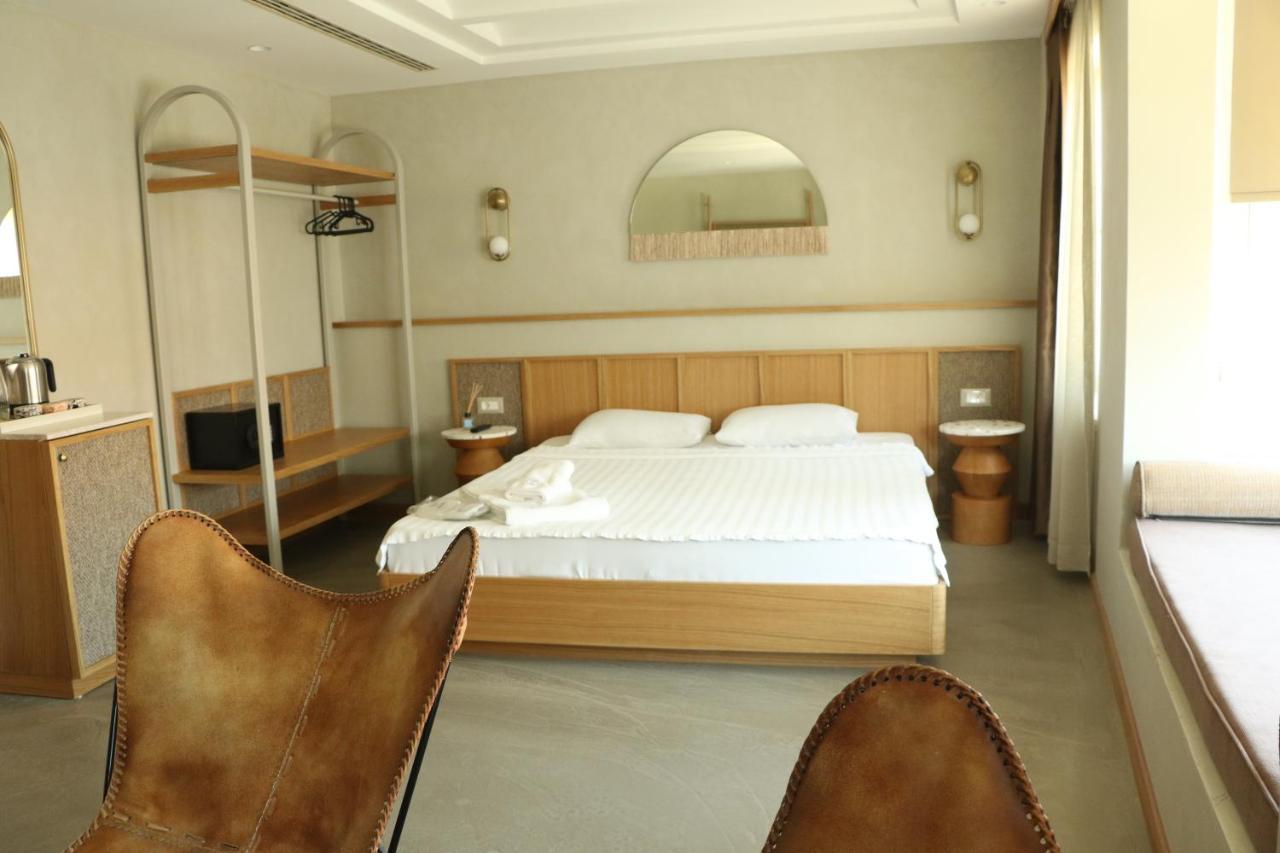 Monk Hotel Alacatı Bagian luar foto