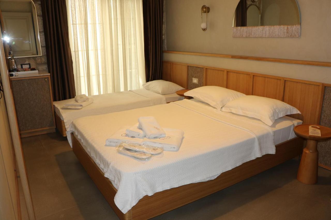 Monk Hotel Alacatı Bagian luar foto