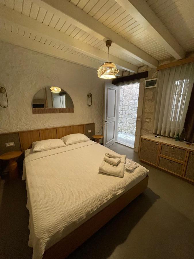 Monk Hotel Alacatı Bagian luar foto