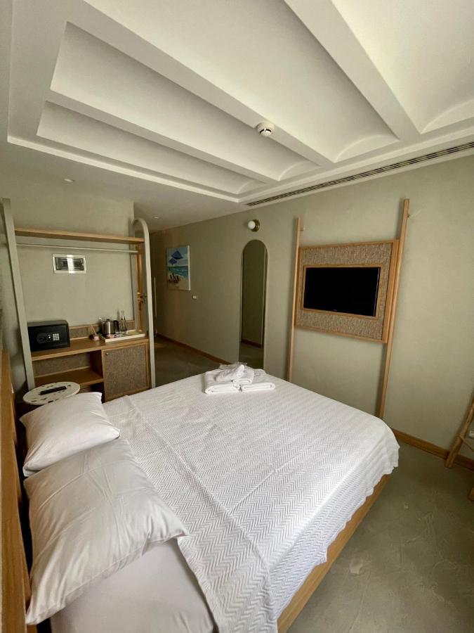Monk Hotel Alacatı Bagian luar foto
